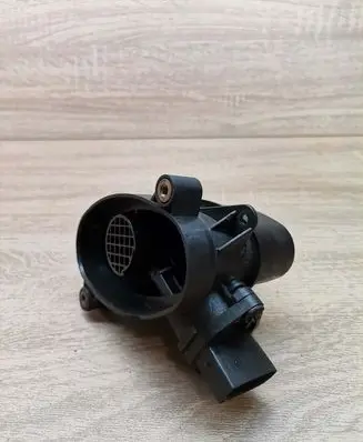 BMW 5 E39 Mass air flow meter 7787076 0928400468