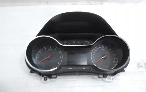 Opel Crossland X Speedometer (instrument cluster) 9828207880