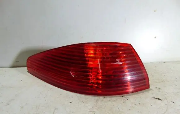 Peugeot 607 Rear/tail lights