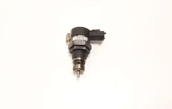 Volvo XC70 Fuel pressure regulator 30750409