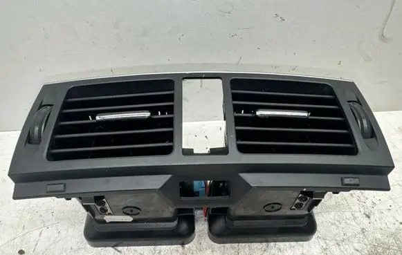 Mercedes-Benz C W204 Dash center air vent grill