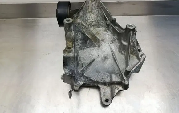 Mercedes-Benz C W205 Engine mounting bracket A6512340339