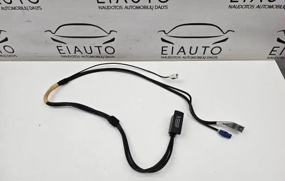 Mercedes-Benz GL X166 iPod connector socket A1668200515