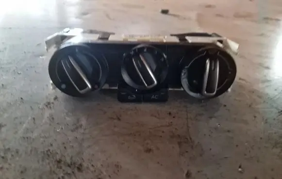 Volkswagen Polo V 6R Climate control unit 6R0820045N