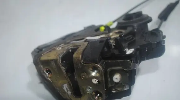 Toyota Avensis T250 Loading door lock 