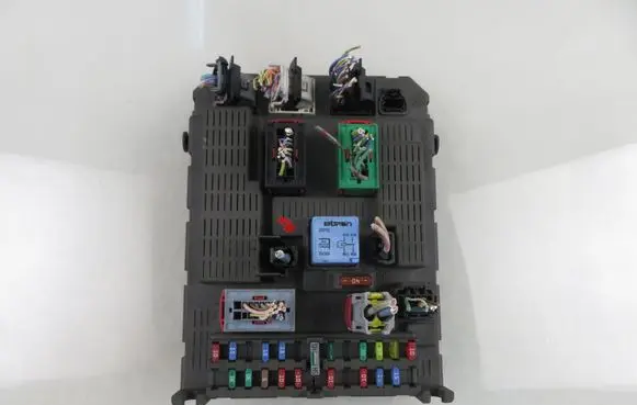 Citroen C8 Central body control module 1400310480