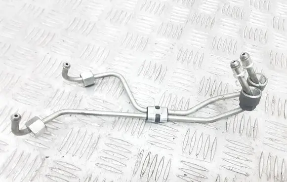 Volvo XC60 Fuel injector supply line/pipe 