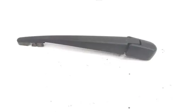 Rear wiper blade arm