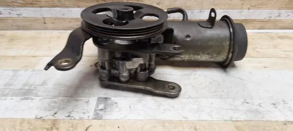Toyota Yaris Power steering pump