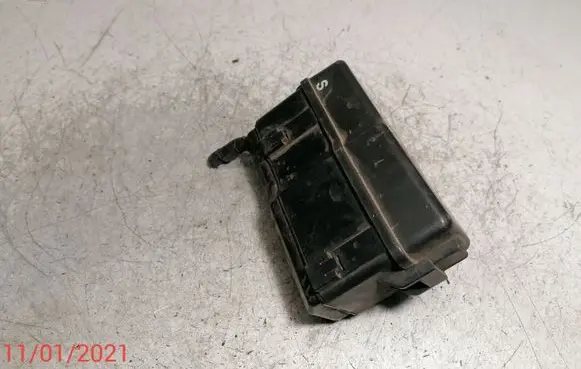 Toyota Avensis T250 Relay mounting block 