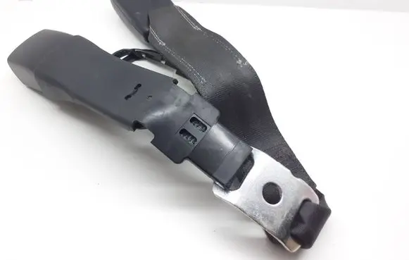 Lexus CT 200H Rear seatbelt buckle E063002 B500