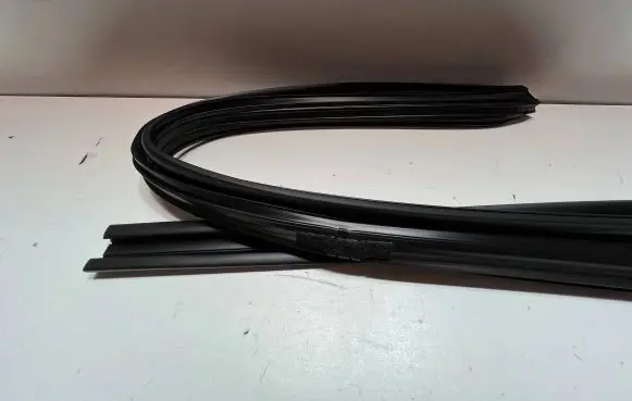 Mitsubishi Lancer Front door rubber seal MR526476