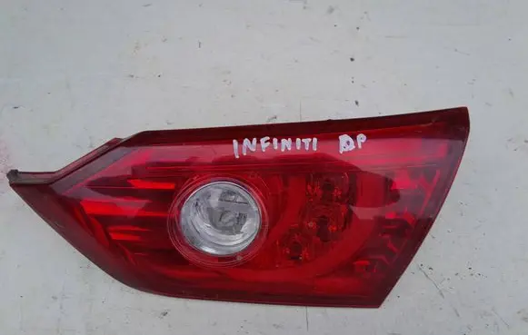 Infiniti Q50 Tailgate rear/tail lights 