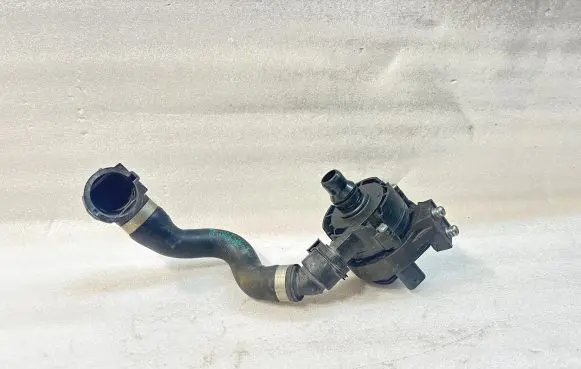BMW 4 F32 F33 Electric auxiliary coolant/water pump 8605322