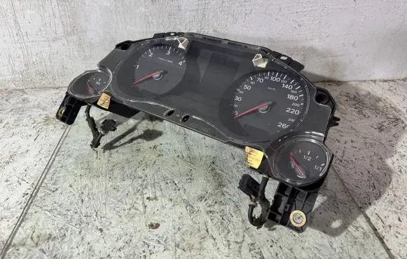 Speedometer (instrument cluster)