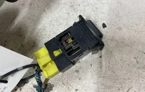 Mitsubishi Pajero Windscreen/window heater switch 56200