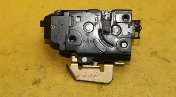 Audi A4 S4 B6 8E 8H Front door lock 4B1837015B