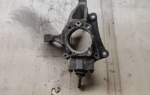 Front wheel hub
