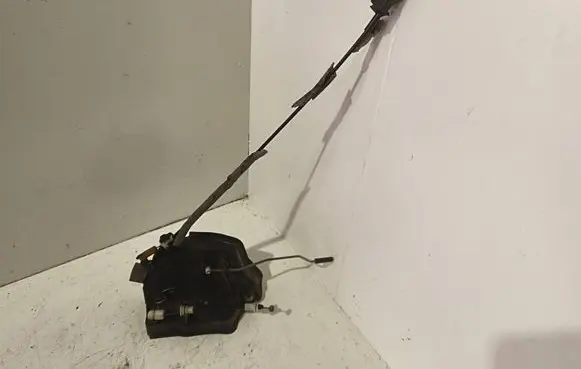 BMW X5 E53 Front door lock A048315