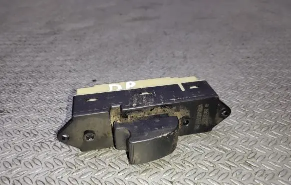 Mitsubishi Grandis Electric window control switch 8608A022