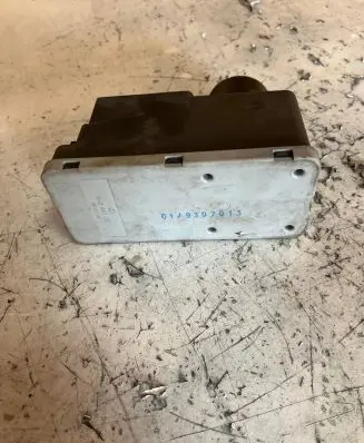 Volkswagen Golf IV Central locking vacuum pump 1H0962257