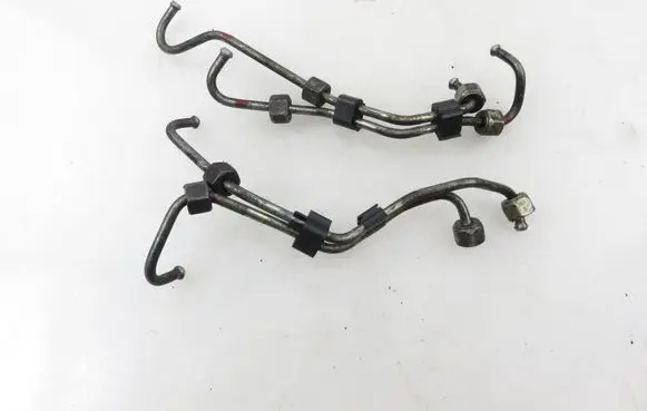 Audi A4 S4 B5 8D Fuel injector supply line/pipe 