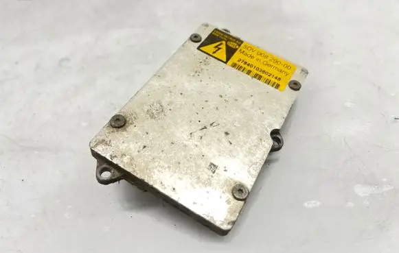 Mercedes-Benz E W211 Headlight ballast module Xenon 5DV00829000