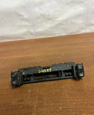 Mercedes-Benz E W210 Seat heating switch 2108200151 D4055