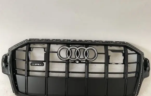 Audi Q7 4M Front bumper upper radiator grill 4m0853651