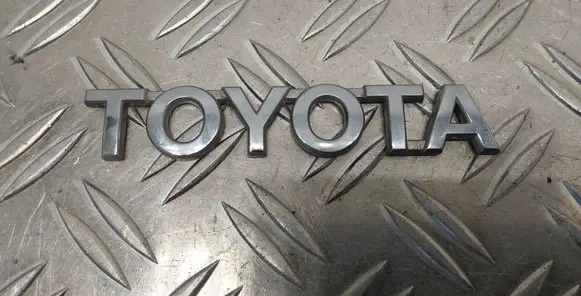 Toyota Auris E180 Manufacturers badge/model letters 