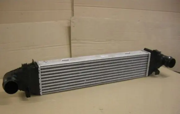 Mercedes-Benz C W204 Intercooler radiator a2045000100