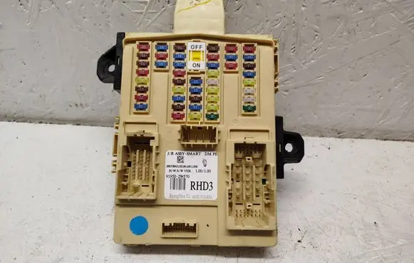 Hyundai Santa Fe Fuse module 919502W570