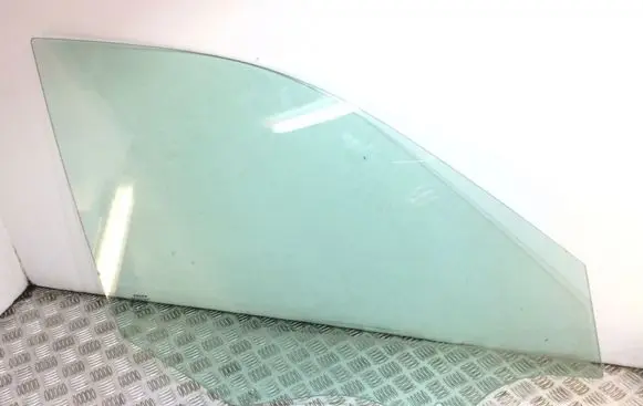 Volvo XC90 Front door window glass four-door