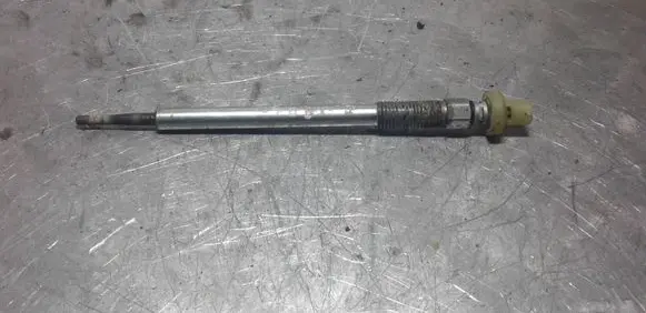 Toyota Corolla Verso E121 Glow plug NGK Y1012J