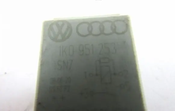 Volkswagen PASSAT CC Other relay 1K0951253