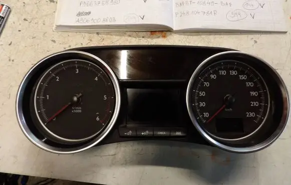 Peugeot 208 Speedometer (instrument cluster) 9678558780