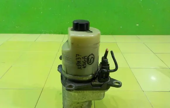 Ford Kuga I Power steering pump XP137