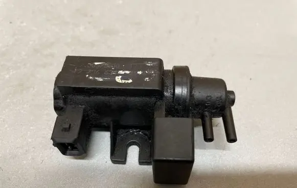 BMW X5 E70 Turbo solenoid valve 70057900 7796634