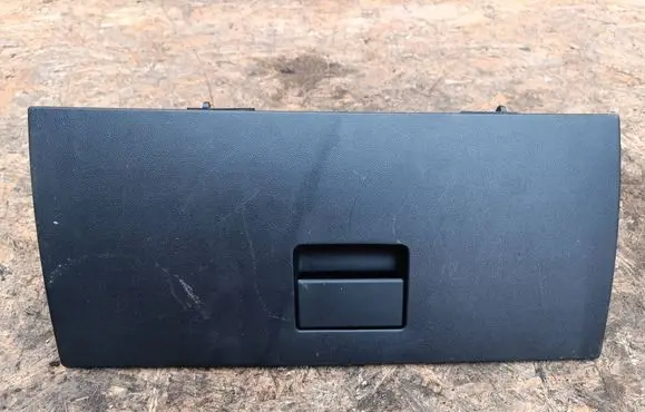 Glove box