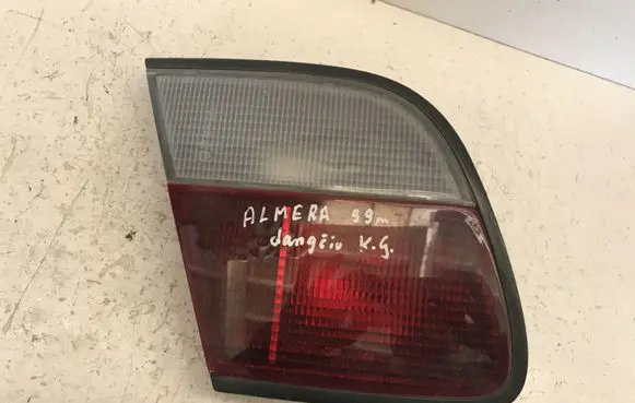Nissan Almera Tailgate rear/tail lights