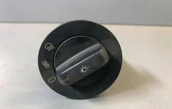 BMW 7 E38 Fog light switch 8363684
