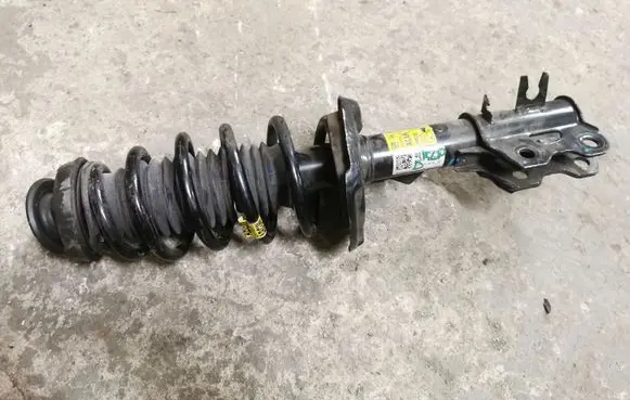 Buick Encore I Front shock absorber with coil spring 95320365