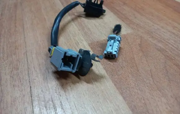 Clutch pedal sensor