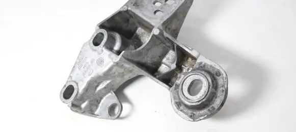 Audi A4 S4 B7 8E 8H Engine mounting bracket 8E0199351