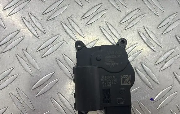 Volkswagen PASSAT B8 Air flap motor/actuator 5WA907511