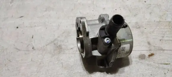 Mercedes-Benz A W176 Vacuum pump 146505272R 705641000 17T172V01118