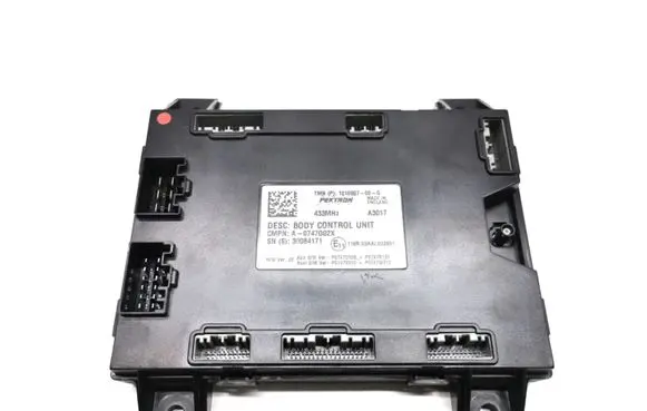 Tesla Model S Comfort/convenience module 1010907-00-G