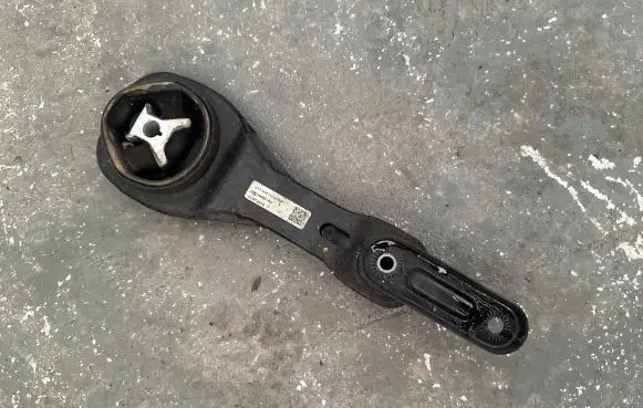 Seat Ibiza V (KJ) Engine mount vacuum valve 