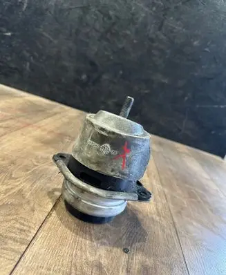Engine mount bracket