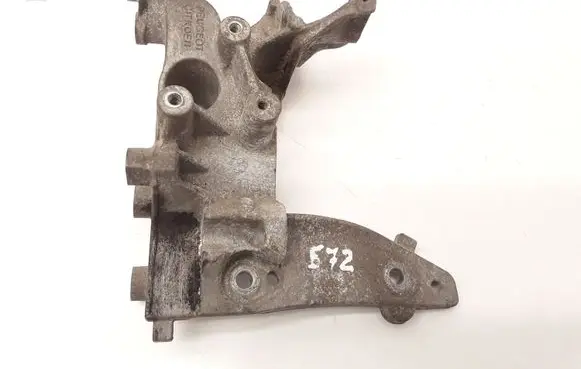 Citroen C3 Engine mounting bracket